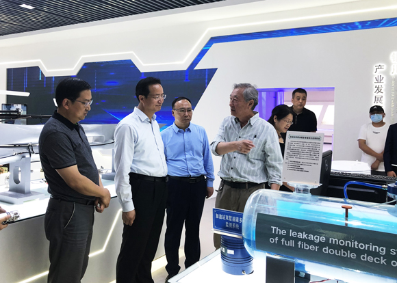 品质精工 助力香蕉视频黄色免费在线观看丨铜川市委各级领导莅临铜川产业技术研究院展示中心考察